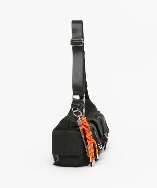 niko and...（ニコアンド）の「オリジナルチャーム付きマルチポケットショルダーバッグ（ショルダーバッグ・レディース・グレー/カーキ/ブラック・0）」の7枚目の写真