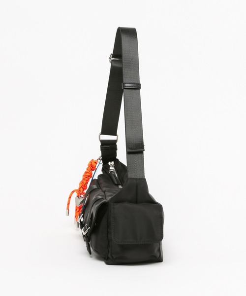 niko and...（ニコアンド）の「オリジナルチャーム付きマルチポケットショルダーバッグ（ショルダーバッグ・レディース・グレー/カーキ/ブラック・0）」の8枚目の写真