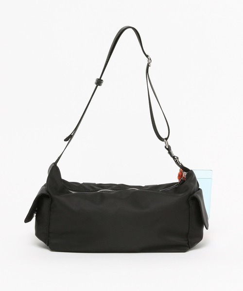 niko and...（ニコアンド）の「オリジナルチャーム付きマルチポケットショルダーバッグ（ショルダーバッグ・レディース・グレー/カーキ/ブラック・0）」の9枚目の写真