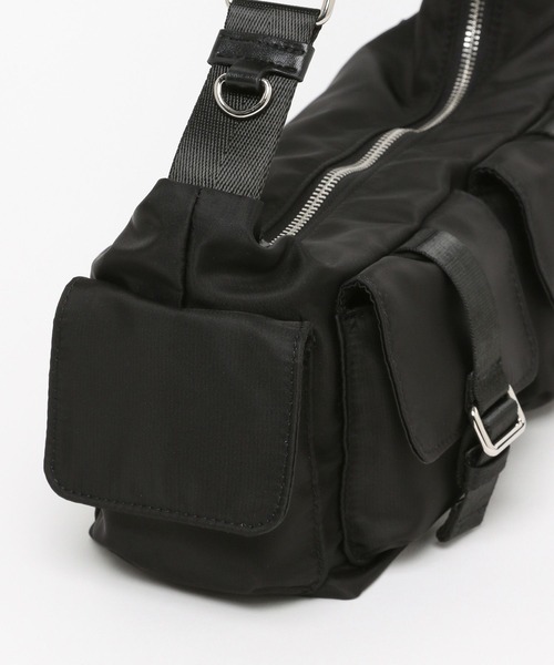 niko and...（ニコアンド）の「オリジナルチャーム付きマルチポケットショルダーバッグ（ショルダーバッグ・レディース・グレー/カーキ/ブラック・0）」の16枚目の写真