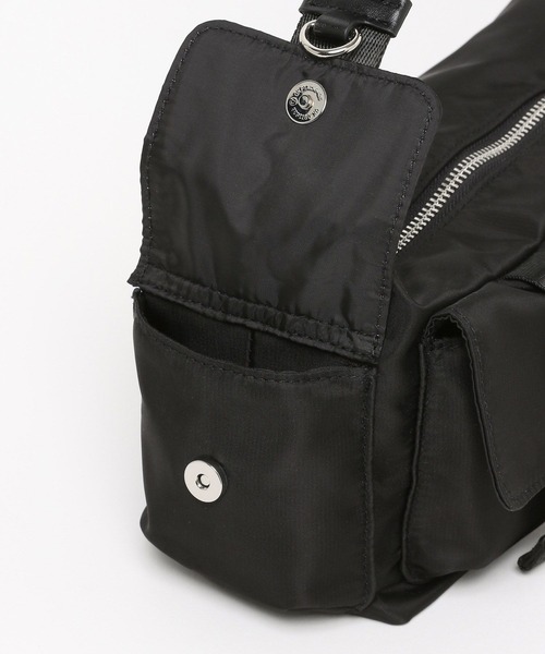 niko and...（ニコアンド）の「オリジナルチャーム付きマルチポケットショルダーバッグ（ショルダーバッグ・レディース・グレー/カーキ/ブラック・0）」の17枚目の写真