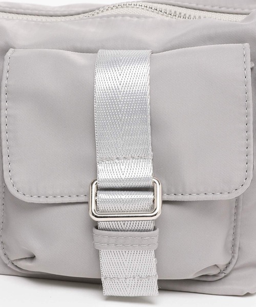 niko and...（ニコアンド）の「オリジナルチャーム付きマルチポケットショルダーバッグ（ショルダーバッグ・レディース・グレー/カーキ/ブラック・0）」の22枚目の写真