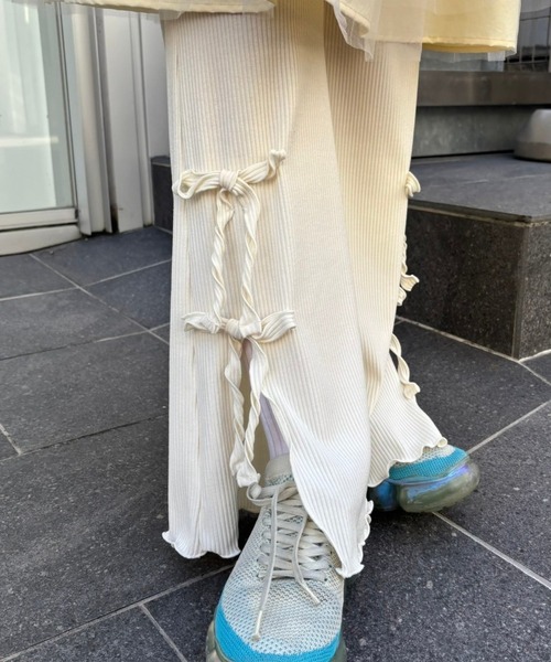 Candy Stripper（キャンディストリッパー）の「TINY RIBBON FLARE パンツ（その他パンツ・レディース・ブラック/アイボリー/ライトグレー・FREE）」の10枚目の写真