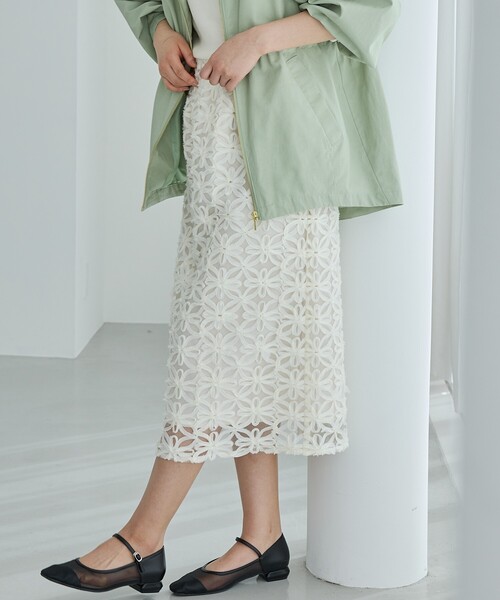 THE SHOP TK （ザ ショップ ティーケー ）の「【ONOFF活躍／セレモニー】刺繍レーススカート／洗える（スカート・レディース・アイボリー/ブラック・12/13）」の2枚目の写真
