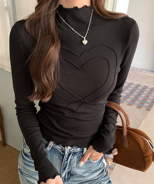 2ly2(トゥーリートゥー)の「着るだけで華やかに!立体ハートデザインメロウ仕上げ長袖Tシャツ(Tシャツ/カットソー・レディース・グレー/ブラック/ベージュ・FREE)」の7枚目の写真