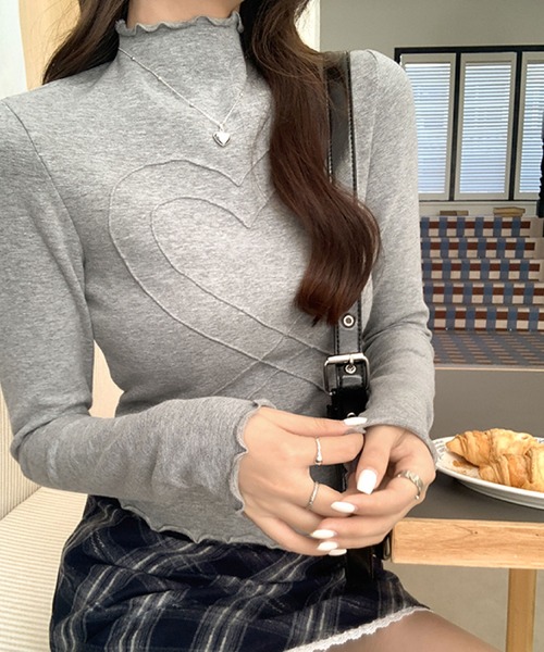 2ly2(トゥーリートゥー)の「着るだけで華やかに!立体ハートデザインメロウ仕上げ長袖Tシャツ(Tシャツ/カットソー・レディース・グレー/ブラック/ベージュ・FREE)」の20枚目の写真