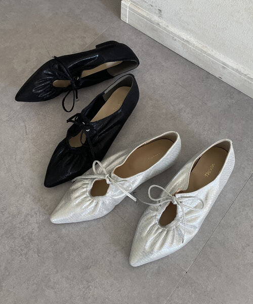 Thevon（ゼボン）の「ギャザーバレエシューズ（パンプス・レディース・ブラック/シルバー・M/L）」の2枚目の写真