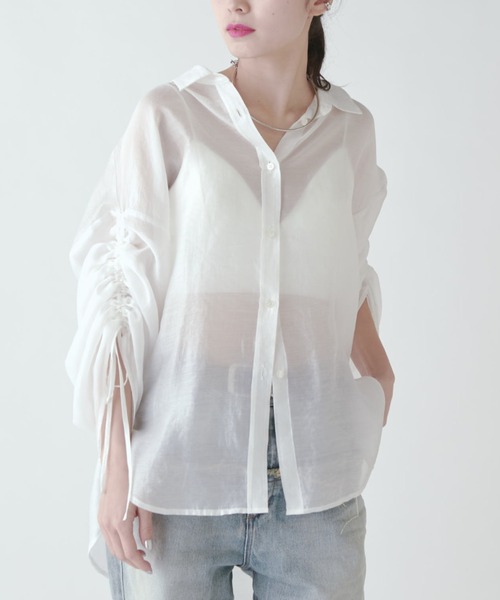 Lui's(ルイス)の「シアーギャザ―スリーブシャツ(シャツ/ブラウス・レディース・ホワイト/チャコールグレー/サックスブルー/イエロー/ブラウン/スカイブルー系/ブラック・FREE)」の1枚目の写真