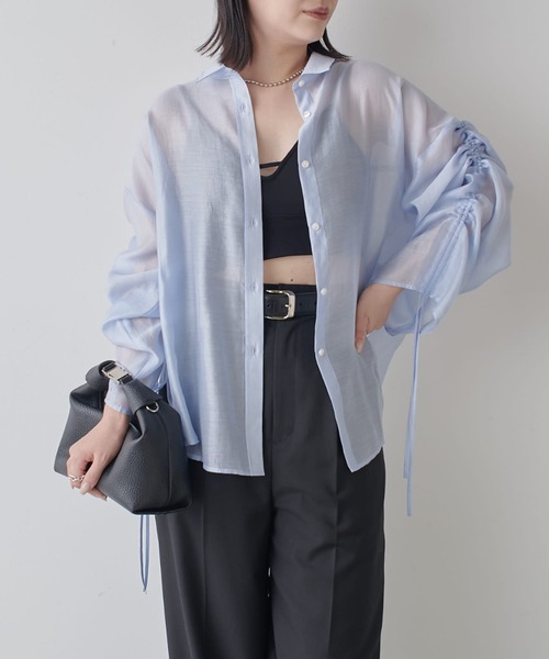 Lui's(ルイス)の「シアーギャザ―スリーブシャツ(シャツ/ブラウス・レディース・ホワイト/チャコールグレー/サックスブルー/イエロー/ブラウン/スカイブルー系/ブラック・FREE)」の5枚目の写真