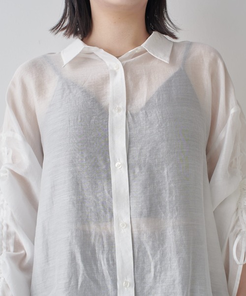 Lui's(ルイス)の「シアーギャザ―スリーブシャツ(シャツ/ブラウス・レディース・ホワイト/チャコールグレー/サックスブルー/イエロー/ブラウン/スカイブルー系/ブラック・FREE)」の19枚目の写真