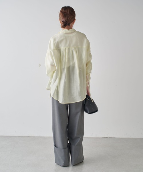 Lui's(ルイス)の「シアーギャザ―スリーブシャツ(シャツ/ブラウス・レディース・ホワイト/チャコールグレー/サックスブルー/イエロー/ブラウン/スカイブルー系/ブラック・FREE)」の18枚目の写真