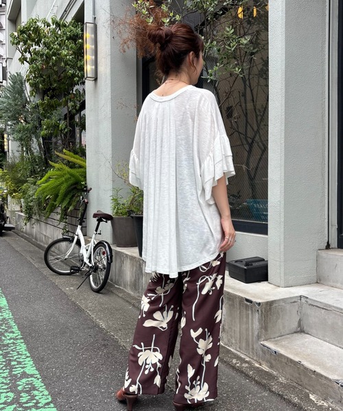 ROSE BUD(ローズバッド)の「FRILL BIG TEE(Tシャツ/カットソー・レディース・ブラック/ホワイト/カーキ・ONE SIZE)」の15枚目の写真