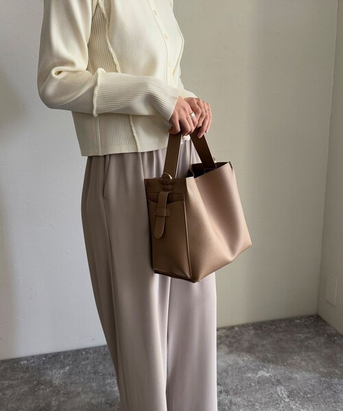 fredy emue(フレディエミュ)の「サイドポケットソフトバッグトート付きバッグ(ショルダーバッグ・レディース・ブラック/ベージュ・FREE)」の9枚目の写真