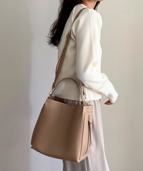 fredy emue(フレディエミュ)の「サイドポケットソフトバッグトート付きバッグ(ショルダーバッグ・レディース・ブラック/ベージュ・FREE)」の10枚目の写真