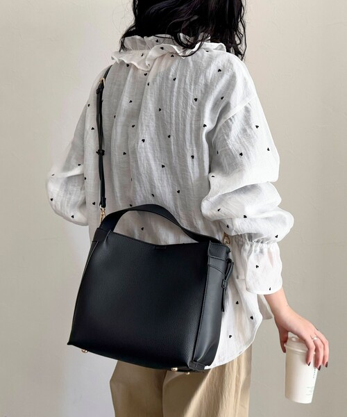 fredy emue(フレディエミュ)の「サイドポケットソフトバッグトート付きバッグ(ショルダーバッグ・レディース・ブラック/ベージュ・FREE)」の19枚目の写真