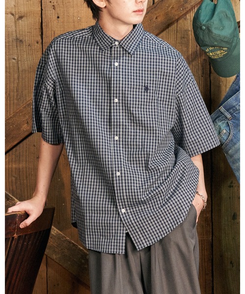 U.S. POLO ASSN.(ユーエスポロアッスン)の「U.S. POLO ASSN./ユーエスポロアッスン 別注 ワンポイント刺繍チェックショートスリーブシャツ(限定展開)(UNISEX)(シャツ/ブラウス・メンズ・ブラック/ブラック系その他/ネイビー/ベージュ/ホワイト系その他・SMALL/MEDIUM/LARGE)」の5枚目の写真