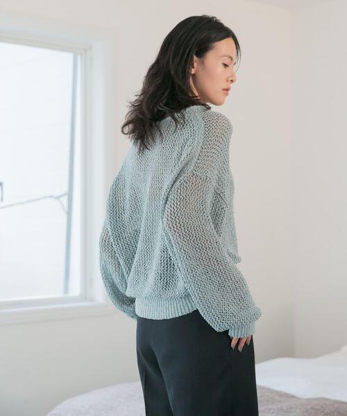 URBAN RESEARCH（アーバンリサーチ）の「『WEB/一部店舗限定カラー』透かし柄ルーズニット（ニット/セーター・レディース・ブラック/オフホワイト/アイボリー/グレー系その他・FREE）」の22枚目の写真