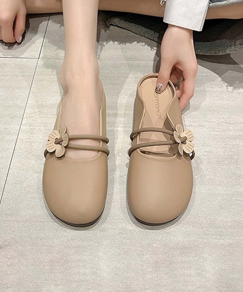 shoes365(シューズスリーシックスファイヴ)の「【shoes 365】フラワーデザインストラップミュールシューズ (SS)(スリッポン・レディース・オフホワイト/ベージュ・23.0cm/22.5cm/25.0cm/24.5cm/24.0cm/23.5cm)」の2枚目の写真