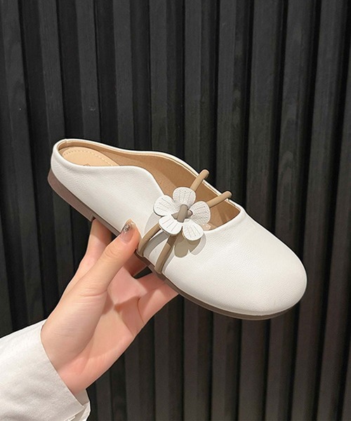shoes365(シューズスリーシックスファイヴ)の「【shoes 365】フラワーデザインストラップミュールシューズ (SS)(スリッポン・レディース・オフホワイト/ベージュ・23.0cm/22.5cm/25.0cm/24.5cm/24.0cm/23.5cm)」の5枚目の写真