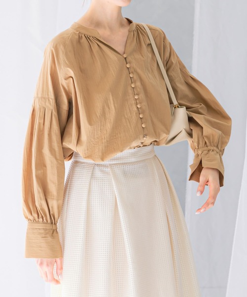 URBAN RESEARCH ROSSO WOMEN（アーバンリサーチ　ロッソ）の「ボタンデザインショートシャツブラウス（シャツ/ブラウス・レディース・キャメル/ミント/アイボリー・FREE）」の4枚目の写真