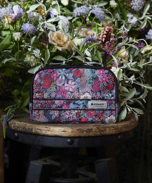 ARTISAN＆ARTIST」キアラ スロープシェイプ・ポーチ