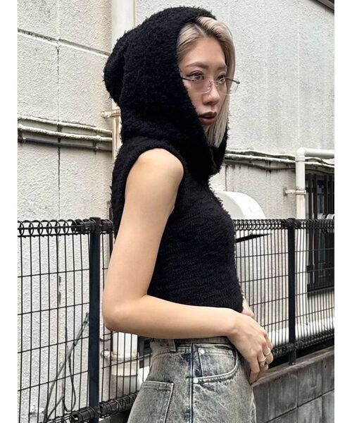 EMODA(エモダ)の「シャギーフードニットタンクトップ(ニット/セーター・レディース・アイボリー/ブラック/グレー・FREE)」の7枚目の写真