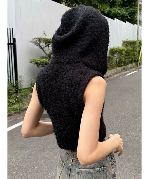 EMODA(エモダ)の「シャギーフードニットタンクトップ(ニット/セーター・レディース・アイボリー/ブラック/グレー・FREE)」の8枚目の写真