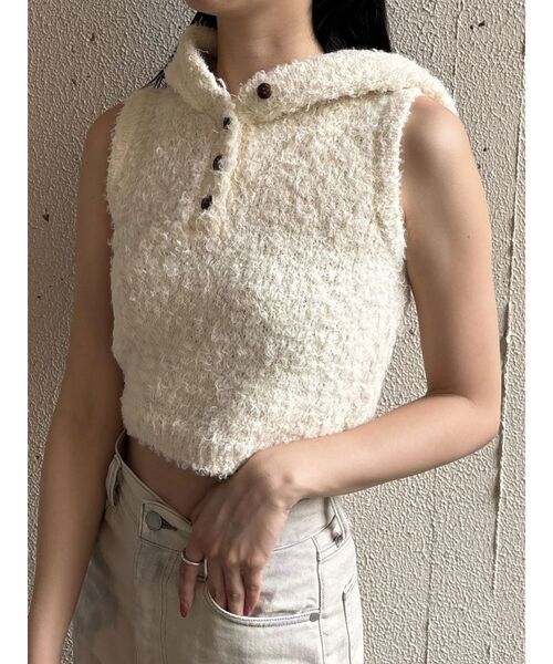 EMODA(エモダ)の「シャギーフードニットタンクトップ(ニット/セーター・レディース・アイボリー/ブラック/グレー・FREE)」の11枚目の写真