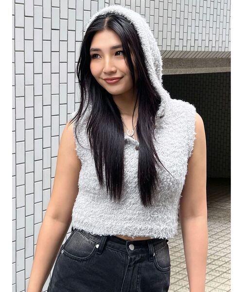 EMODA(エモダ)の「シャギーフードニットタンクトップ(ニット/セーター・レディース・アイボリー/ブラック/グレー・FREE)」の19枚目の写真