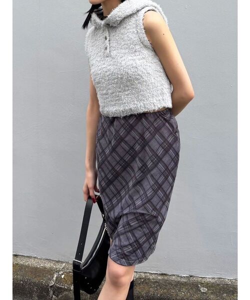 EMODA(エモダ)の「シャギーフードニットタンクトップ(ニット/セーター・レディース・アイボリー/ブラック/グレー・FREE)」の21枚目の写真