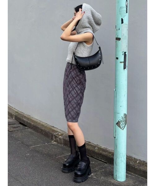 EMODA(エモダ)の「シャギーフードニットタンクトップ(ニット/セーター・レディース・アイボリー/ブラック/グレー・FREE)」の22枚目の写真