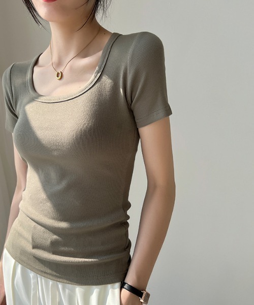 deux amour(ドゥーザムール)の「クルーネック半袖Tシャツ(Tシャツ/カットソー・レディース・カーキ/ブラック/レッド/ホワイト・FREE)」の6枚目の写真
