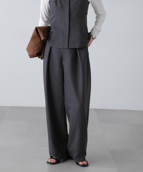 FREE'S MART（フリーズマート）の「〈セットアップ対応〉タックセミワイドパンツ（その他パンツ・レディース・ホワイト系その他/ブルー/ブラック・SMALL/MEDIUM）」の2枚目の写真