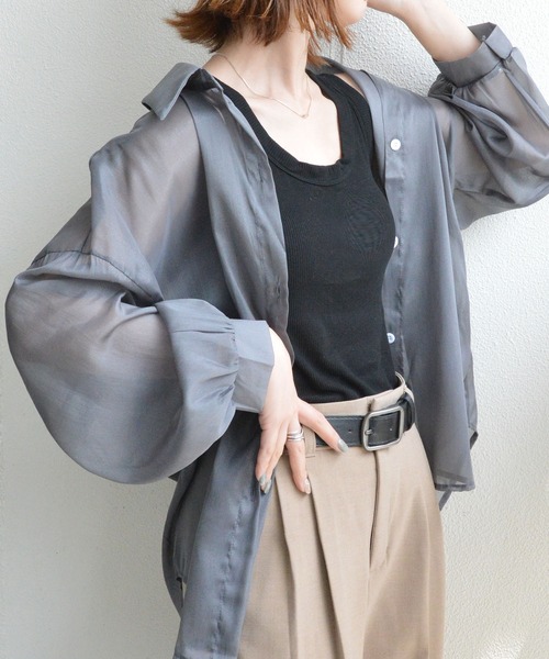 styiro（スタイロ）の「【10色展開】光沢感シアーボリュームカラーブラウスシャツ 冷房対策（シャツ/ブラウス・レディース・ブラック/ホワイト/グレー/ブルー/ピンク/パープル/オレンジ/クリーム/グリーン系その他/イエロー・FREE）」の3枚目の写真