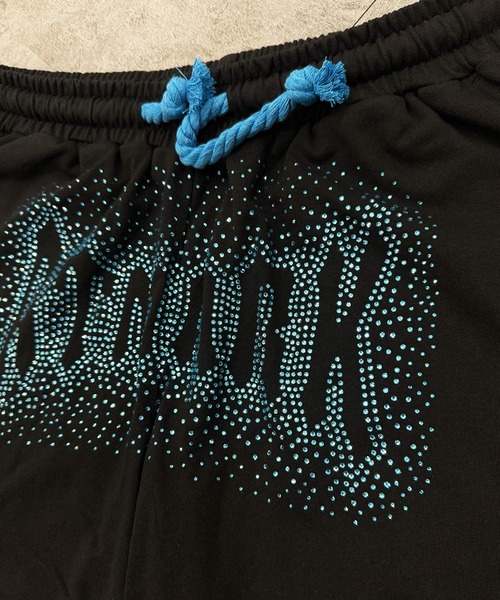 ATMARK(アットマーク)の「《フリーサイズ / UNISEX 》ATMARK オールドイングリッシュロゴハーフパンツ サガラ刺繍 ラインストーン(スウェットパンツ・メンズ・ブルー系その他/ピンク/チャコールグレー/ターコイズブルー/カーキ・FREE)」の20枚目の写真