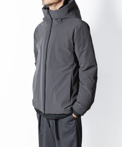 ATTACHMENT（アタッチメント）の「3レイヤー ライトタフタ フーデッドダウンジャケット / 3LAYER LIGHT TAFFETA HOODED DOWN JACKET（ダウンジャケット/コート・メンズ・ダークグレー/ブラック・1/2/3）」の3枚目の写真