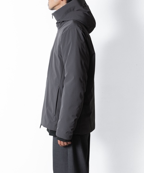 ATTACHMENT（アタッチメント）の「3レイヤー ライトタフタ フーデッドダウンジャケット / 3LAYER LIGHT TAFFETA HOODED DOWN JACKET（ダウンジャケット/コート・メンズ・ダークグレー/ブラック・1/2/3）」の4枚目の写真