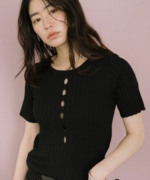 DRWCYS(ドロシーズ)の「ハーフスリーブアイレットリブトップス(ニット/セーター・レディース・ホワイト/ブラック/グレー/グリーン・FREE)」の2枚目の写真