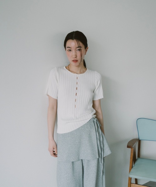 DRWCYS(ドロシーズ)の「ハーフスリーブアイレットリブトップス(ニット/セーター・レディース・ホワイト/ブラック/グレー/グリーン・FREE)」の8枚目の写真