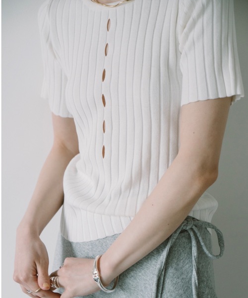 DRWCYS(ドロシーズ)の「ハーフスリーブアイレットリブトップス(ニット/セーター・レディース・ホワイト/ブラック/グレー/グリーン・FREE)」の6枚目の写真