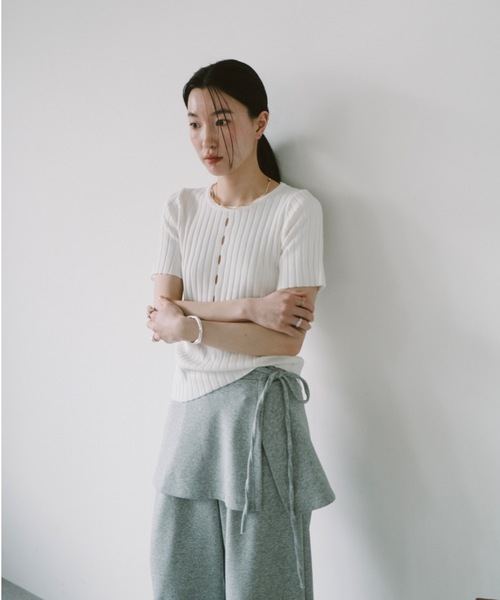 DRWCYS(ドロシーズ)の「ハーフスリーブアイレットリブトップス(ニット/セーター・レディース・ホワイト/ブラック/グレー/グリーン・FREE)」の7枚目の写真
