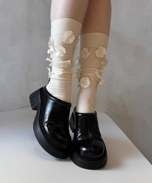 POMUM&ARTS（ポームムアンドアーツ）の「flower motif socks/フラワーモチーフソックス（ソックス/靴下）」