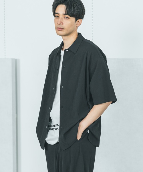 LAKOLE（ラコレ）の「楊柳ジャガードシャツ / 499152（シャツ/ブラウス・メンズ・ブラック/グレイッシュベージュ/ブラウン・LARGE/MEDIUM）」の2枚目の写真