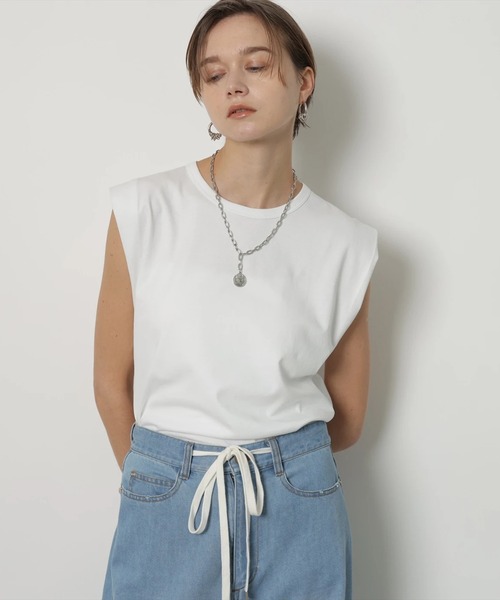 CADUNE(カデュネ)の「ノースリカットソー(Tシャツ/カットソー・レディース・グレイッシュベージュ/ブラック/ホワイト/レンガ・38)」の2枚目の写真