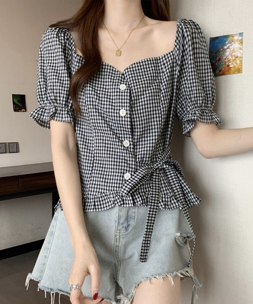 Lace Ladies(レースレディース)の「フロントボタン リボン 裾フリル パフスリーブ ブラウス(シャツ/ブラウス・レディース・ブラック/ブルー/アイボリー・M/S)」の2枚目の写真