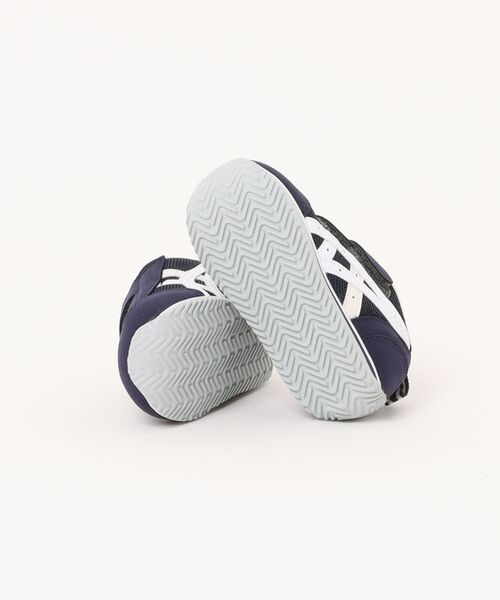 ASICS（アシックス）の「ASICS SUKU2 アシックス スクスク IDAHO BABY 4 ベビースニーカー ストラップシューズ 2本ベルト(アイダホベビー4) 1144A235（スニーカー・キッズ・ライトブルー/ブルー系その他・13.0cm/13.5cm/14.0cm/14.5cm/15.0cm/15.5cm）」の4枚目の写真