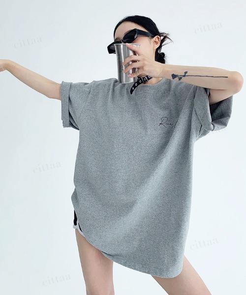 Dalfwin(ダールフィン)の「韓国ファッション Feichaiyou筆記体ロゴフェイクレザーラベル付き半袖Tシャツ(Tシャツ/カットソー・レディース・グレー/ホワイト・FREE)」の15枚目の写真