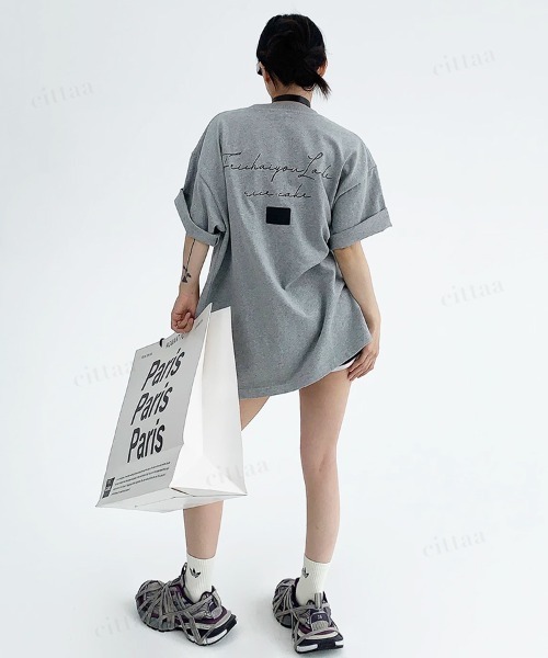 Dalfwin(ダールフィン)の「韓国ファッション Feichaiyou筆記体ロゴフェイクレザーラベル付き半袖Tシャツ(Tシャツ/カットソー・レディース・グレー/ホワイト・FREE)」の21枚目の写真