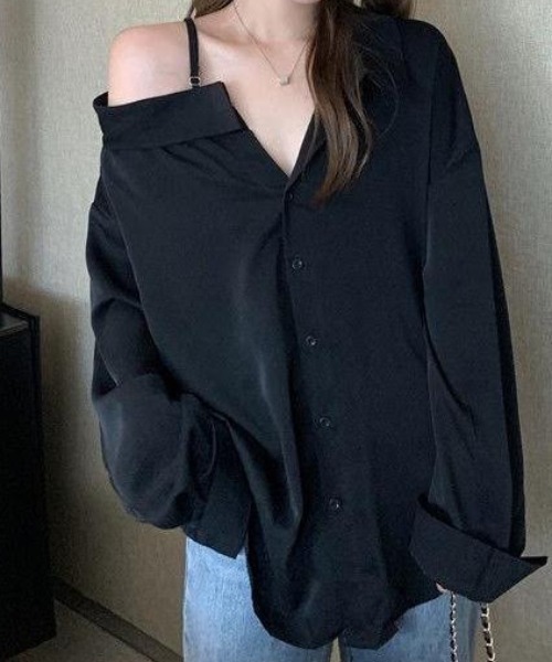 cammie(キャミー)の「【2WAY】肩ストラップ付きオフショルビッグシャツ(シャツ/ブラウス・レディース・ブラック/オフホワイト・M/L)」の11枚目の写真