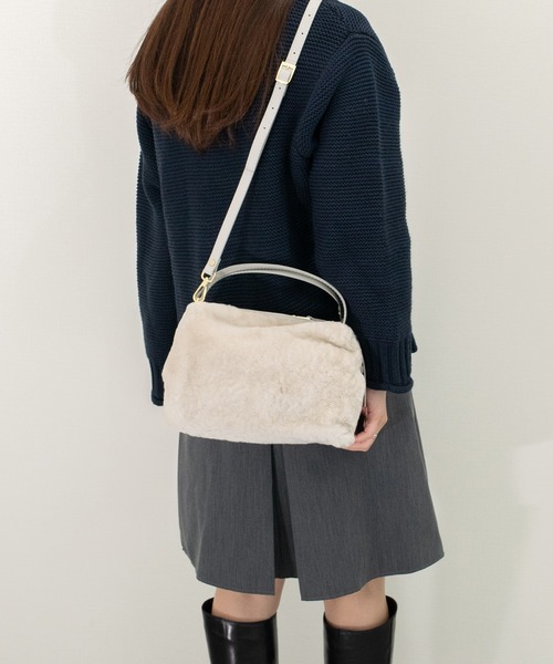 RIPANI(リパーニ)の「【RIPANI】レザーハンドルムートンバッグ(Q56465)(ハンドバッグ・レディース・ライトグレー/ダークグレー・ALL)」の9枚目の写真